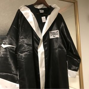 Everlast Boxing MMA Robe Satin Black White Adult Size Large Logo Gym NEW w/ TAG